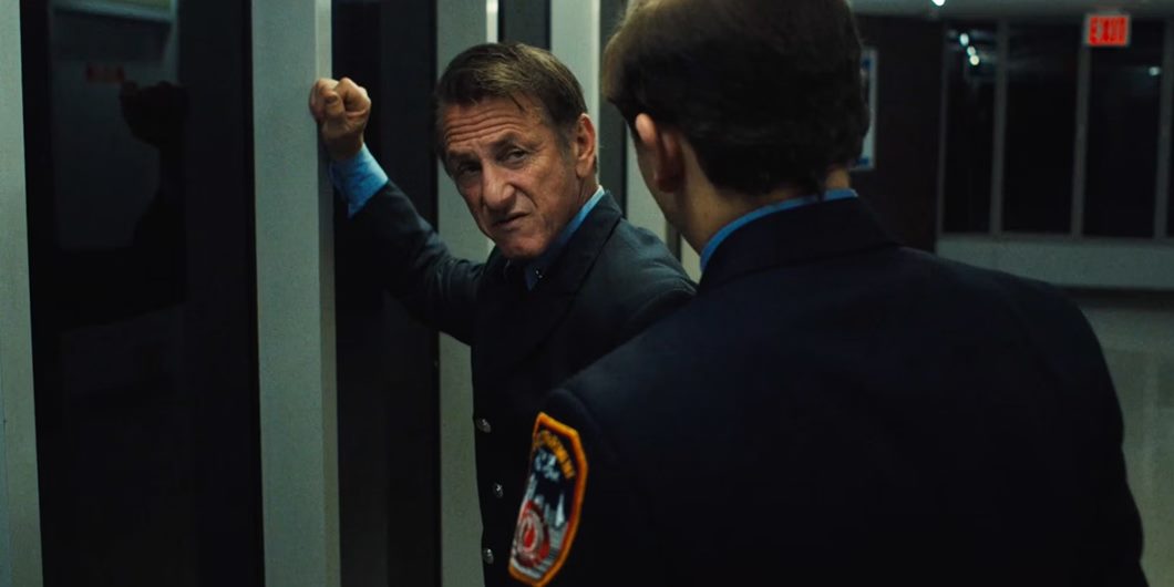 ოლი კროსი ახალგაზრდა პარამედიკოსია, რომელიც ნიუ-იორკში ღამის ცვლაში მუშაობს უკომპრომისო და გამოცდილ პარტნიორ ჯინ რუტკოვსკისთან ერთად. 911-ზე თითოეული ზარი ხშირად სახიფათო და გაურკვეველია, ისინი ყოველდღიურად საფრთხეში აგდებენ სიცოცხლეს სხვების დასახმარებლად.