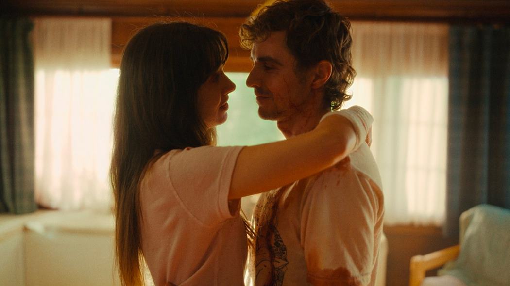 წლების ურთიერთობის შემდეგ, ტიმი და მილის გზები ისევ გადაიკვეთება, როდესაც ისინი სოფელში გადადიან საცხოვრებლად. დაძაბულობა უკვე მძვინვარებს და არაბუნებრივ ძალასთან შეხვედრა მათ ცხოვრებას და სიყვარულს...